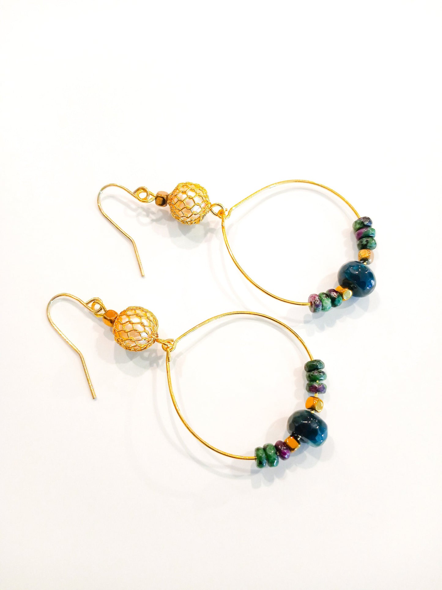 Earrings Nk Golden hoop Earrings in Gold with a Green agate and with gold and glass pearls