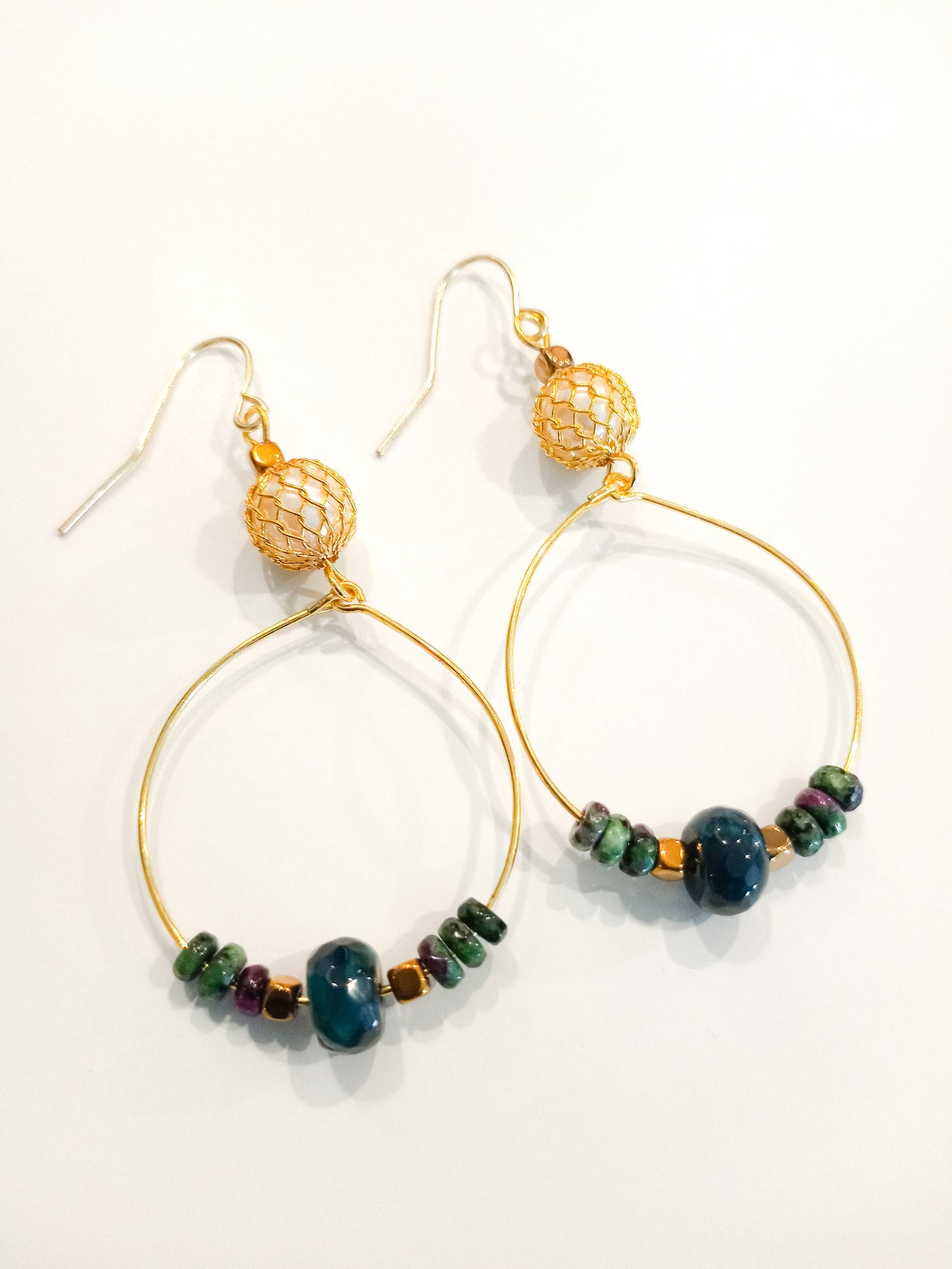 Earrings Nk Golden hoop Earrings in Gold with a Green agate and with gold and glass pearls
