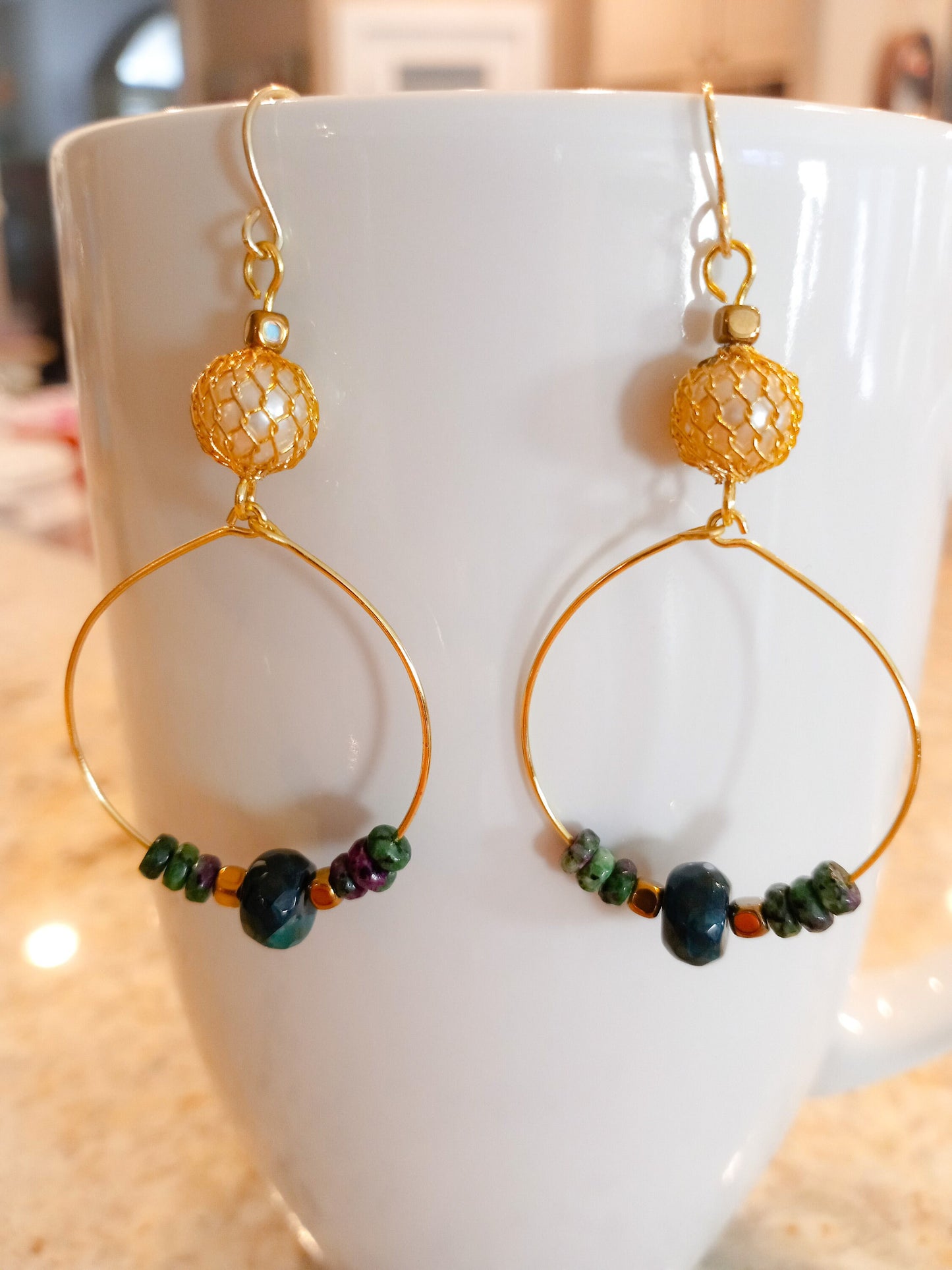 Earrings Nk Golden hoop Earrings in Gold with a Green agate and with gold and glass pearls