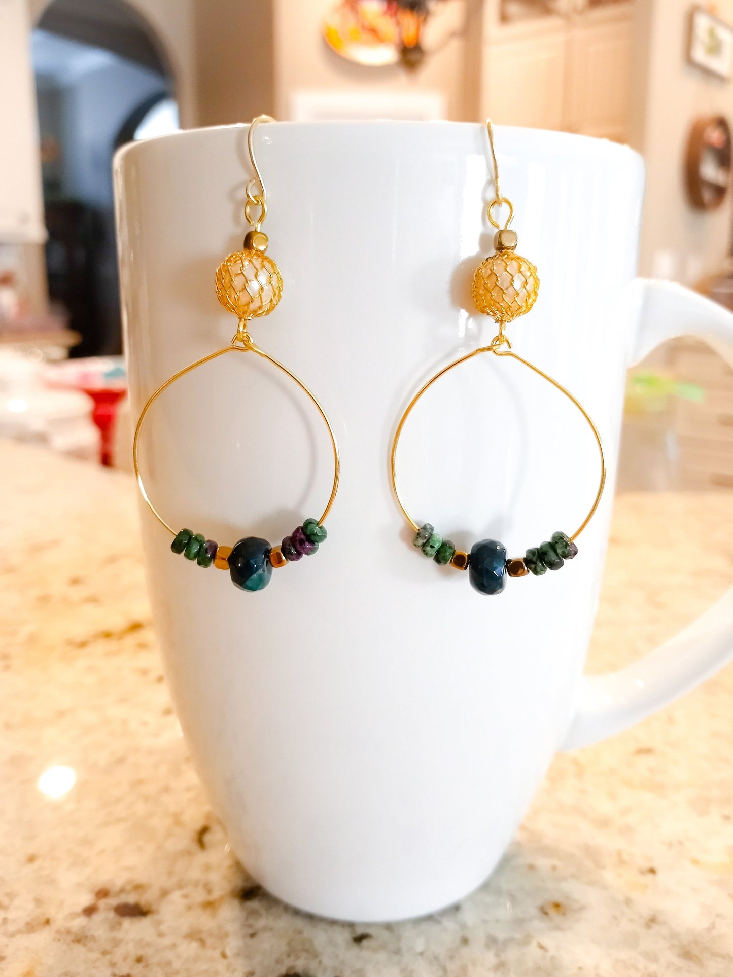 Earrings Nk Golden hoop Earrings in Gold with a Green agate and with gold and glass pearls