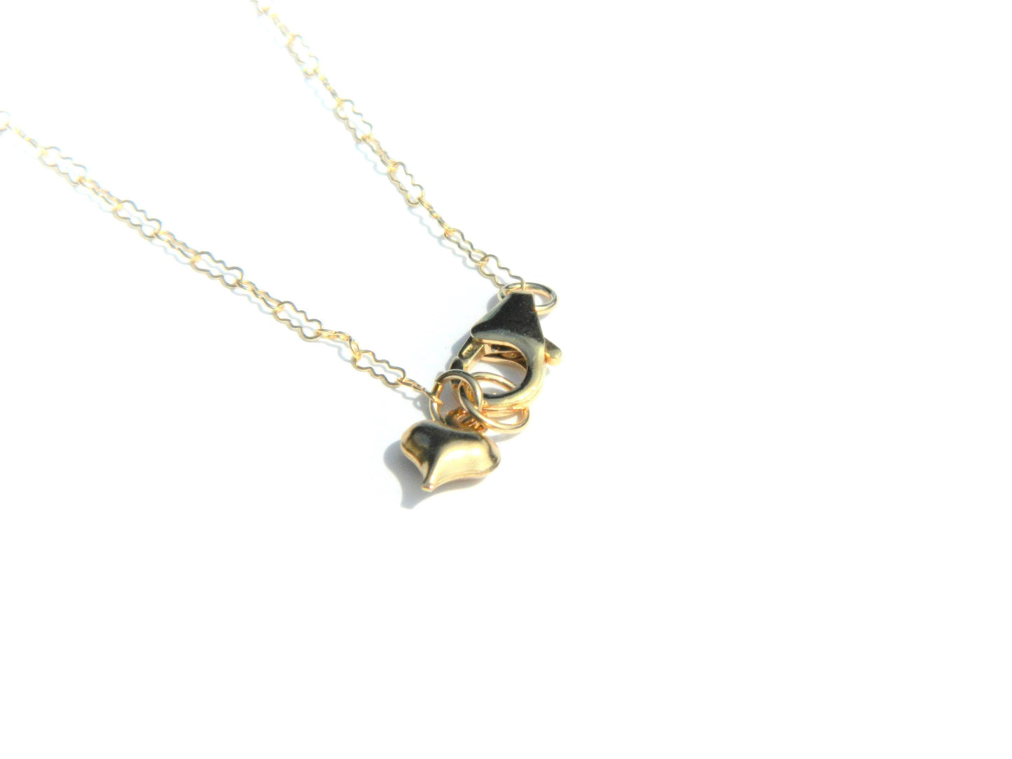 Shell Flower Pendant Necklace, Mother of Pearl Necklace, Gold Filled Chain, Small Heart Charm, Trending Necklace, Stylish Necklace, Stunning