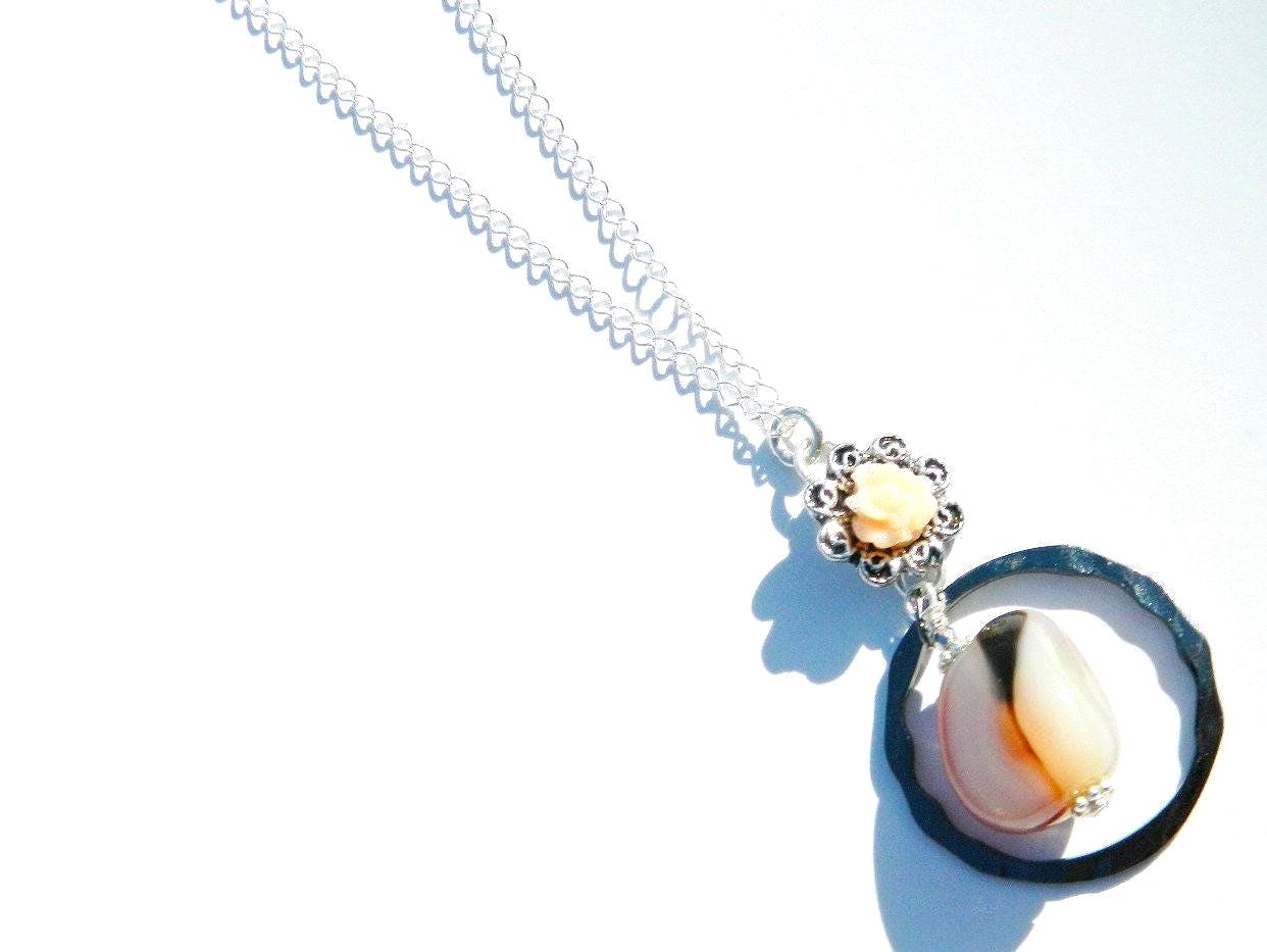 Agate Orange Creme colored gemstone, sterling silver necklace, Stylish Necklace, Fashionable Necklace, Trending style