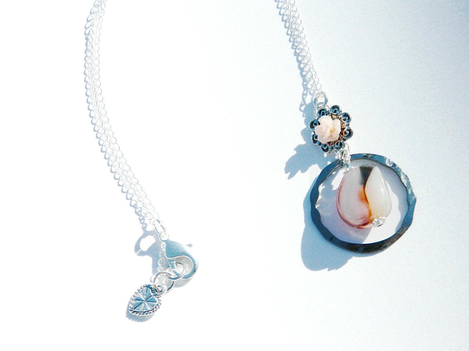 Agate Orange Creme colored gemstone, sterling silver necklace, Stylish Necklace, Fashionable Necklace, Trending style