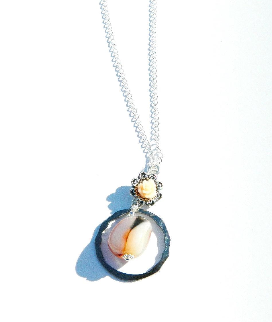 Agate Orange Creme colored gemstone, sterling silver necklace, Stylish Necklace, Fashionable Necklace, Trending style